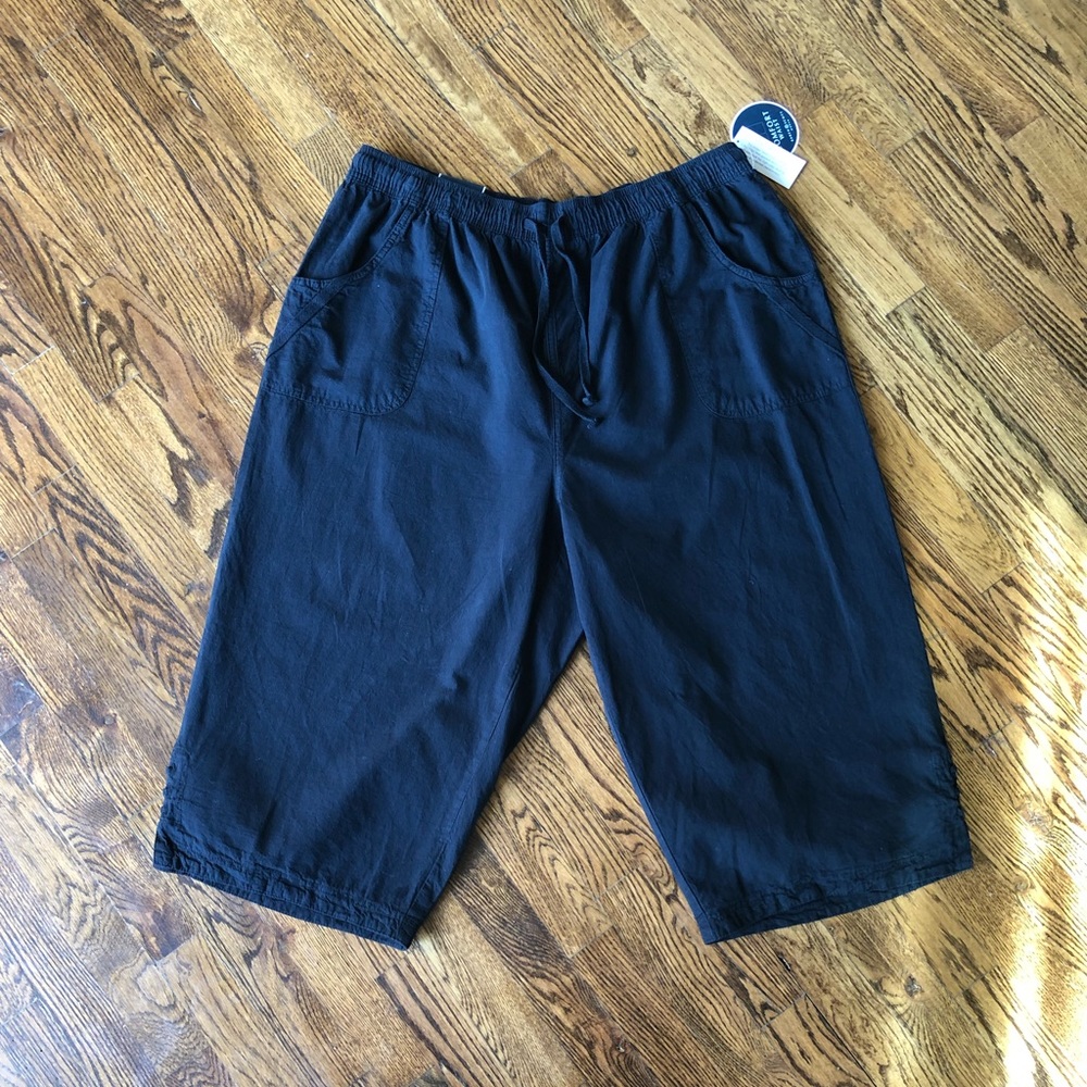 NWT Plus Size Black Pull On Capri by Karen Scott.